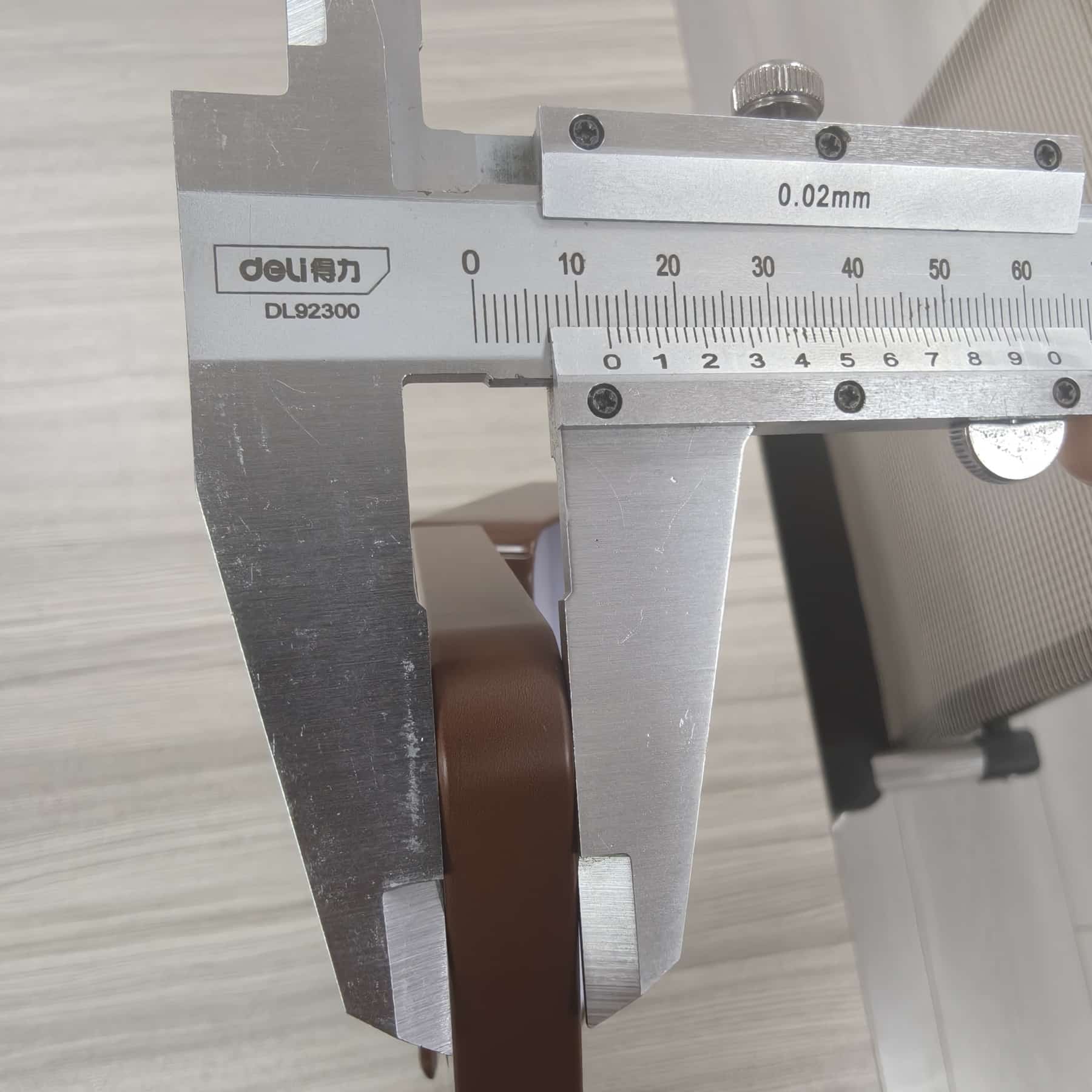 Caliper measurement on a finished tin component
