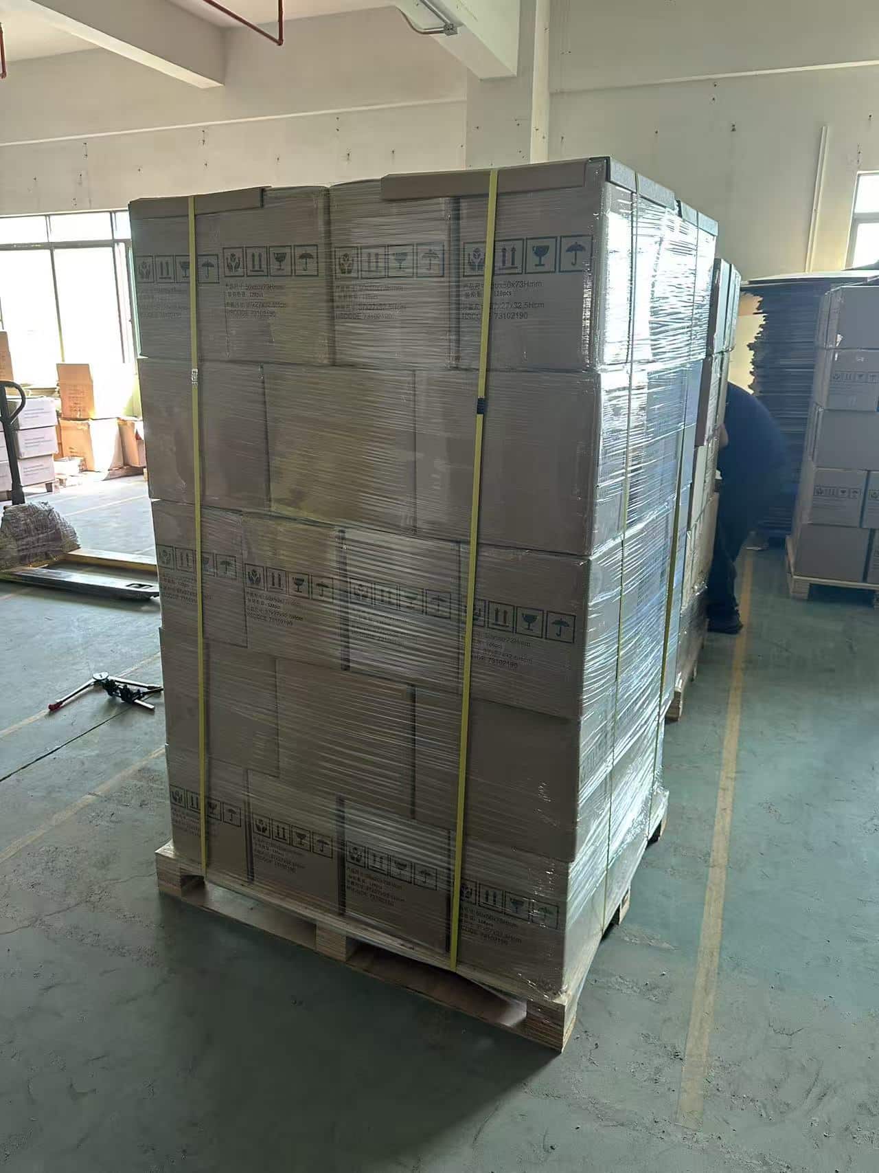 Export cartons wrapped and strapped on a pallet